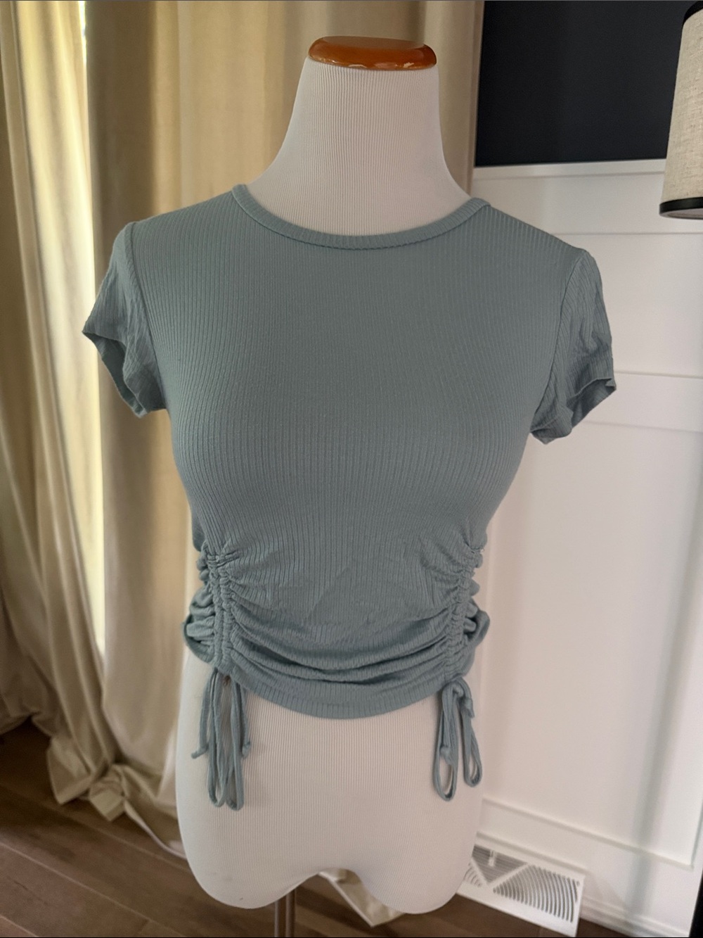 Side-Ruched Short Sleeve Crop Top in Sage Green